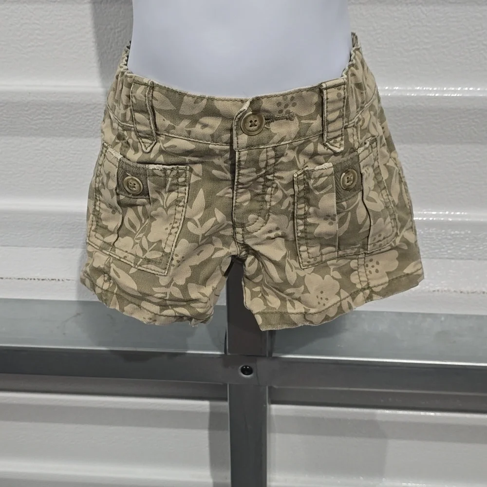 Old‎ navy shorts floral print Size 4T